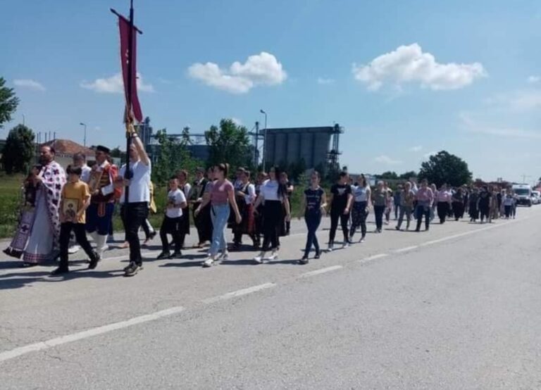Традиционална Духовска литија у недељу у Сечњу