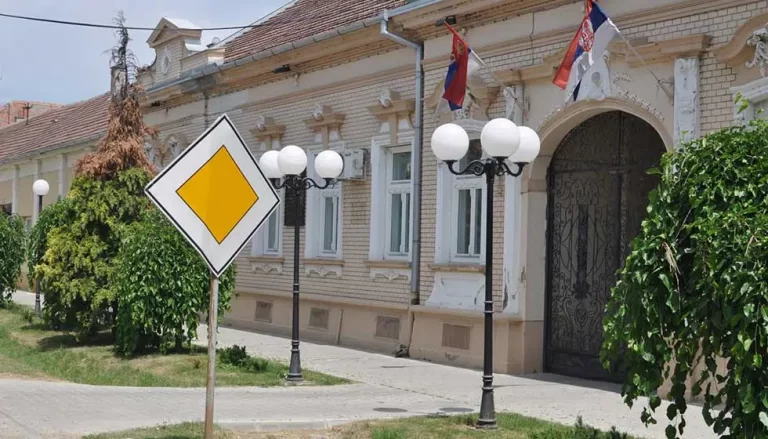 Општина Сечањ регресира трошкове смештаја и превоза за ученике