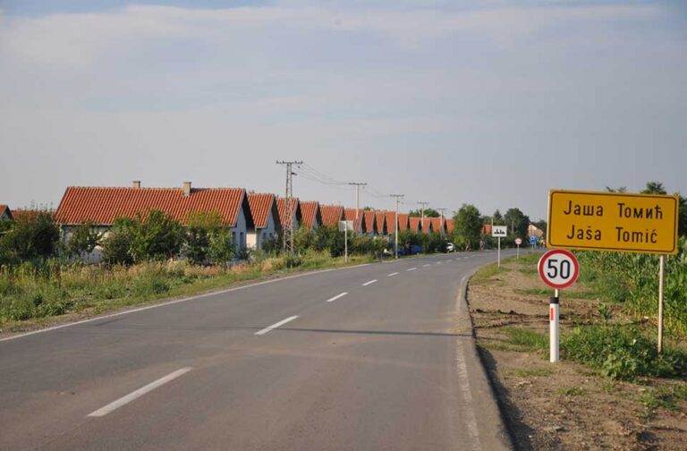 На продају грађевинско земљиште у Јаши Томићу