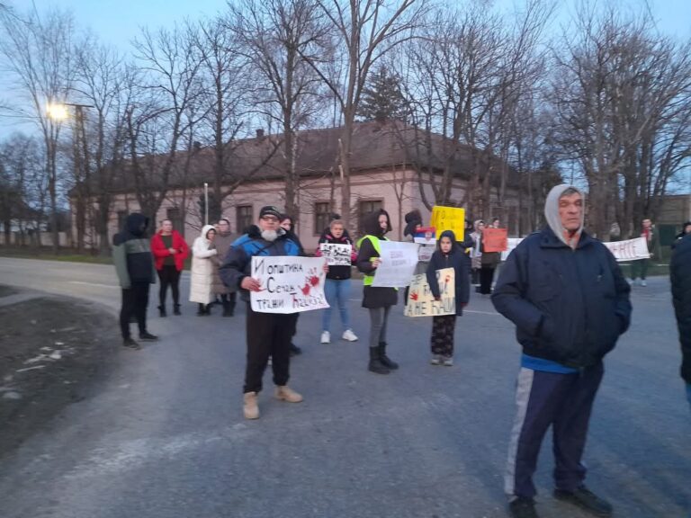 Одржан први протест подршке студентима у Сутјесци