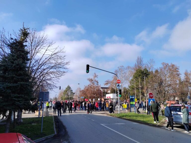Архив јавних скупова објавио процену броја људи на протесту у Сечњу