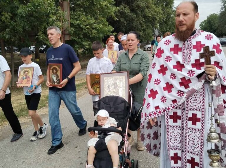 Традиционална Духовска литија у недељу у Сечњу