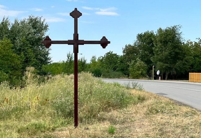 У славу Божију: Постављен Крст на улазу у Крајишник